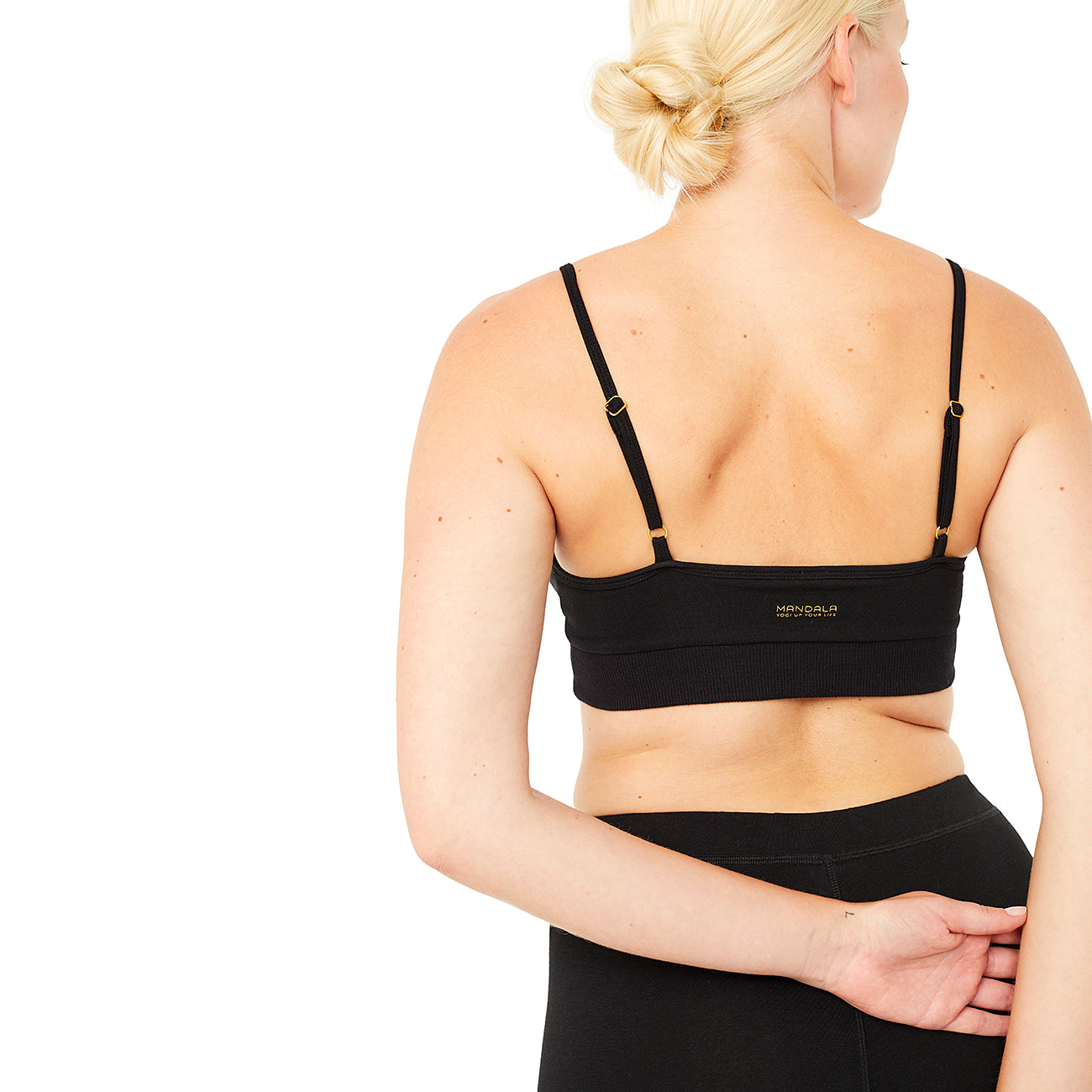Yoga-Kleidung: Schwarzer Yoga BH und Daybra mit verstellbaren Trägern aus nachhaltigem Tencel