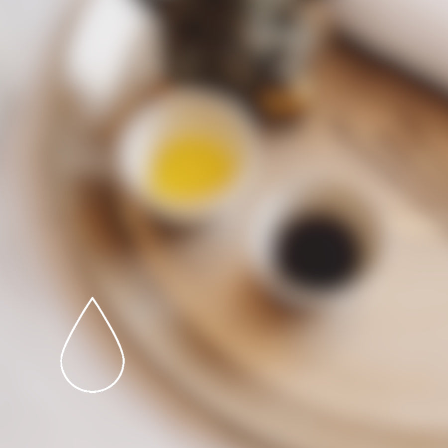 Schalen mit Ayurveda-Ölen