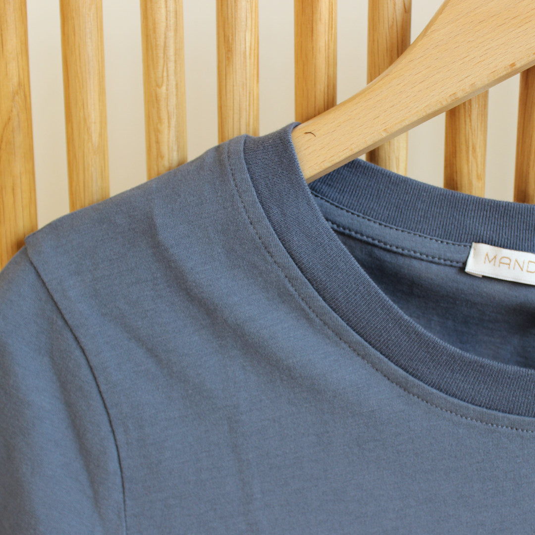 blaues T-Shirt aus Bio-Baumwolle
