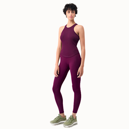 Hochgeschnittene Yoga Leggings in purpur mit langem Bein