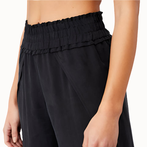 Schwarze Yogahose von Mandala aus veganer Seide