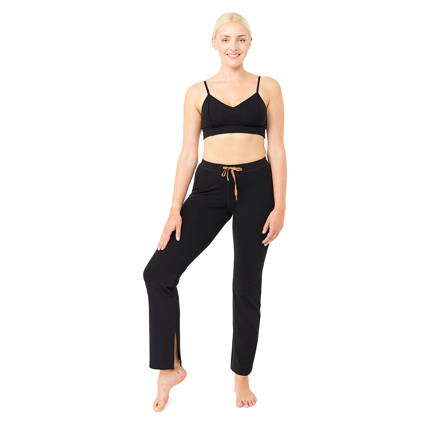Yoga-Kleidung: Schwarzer Yoga BH und Daybra mit verstellbaren Trägern aus nachhaltigem Tencel